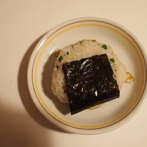 長崎県　「長崎皿うどん麺とかいわれ大根のおにぎり」